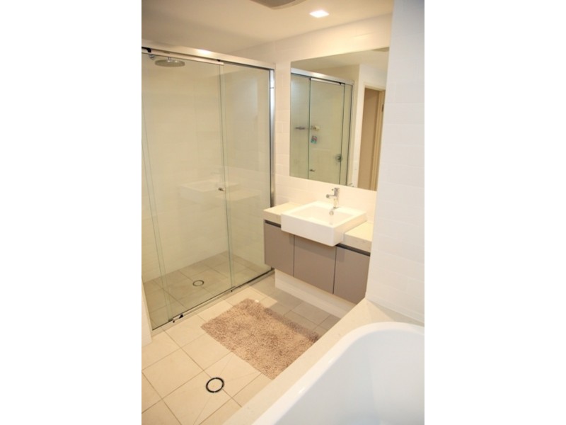 2/96 Mitchell Street, North Ward QLD 4810