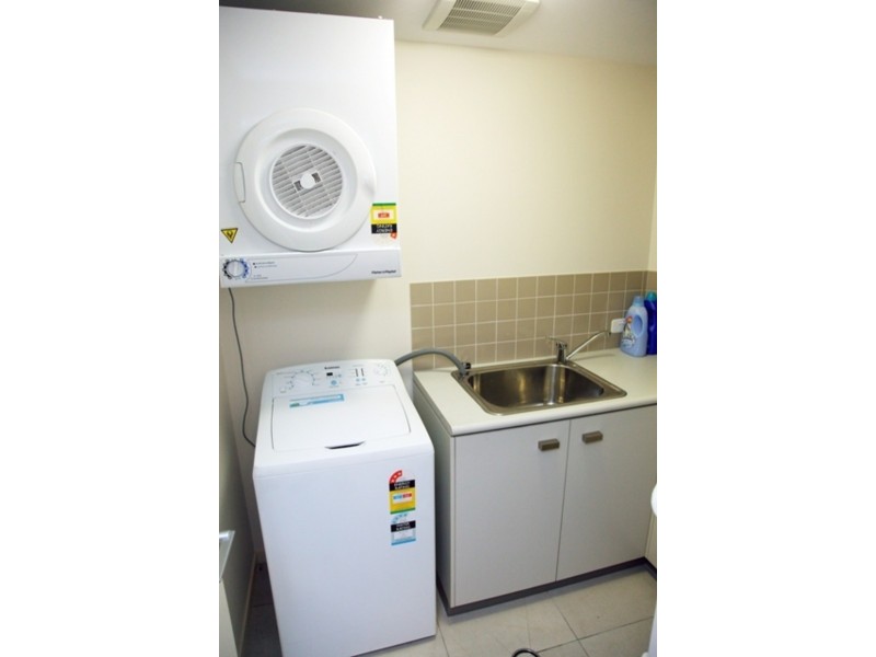 2/96 Mitchell Street, North Ward QLD 4810