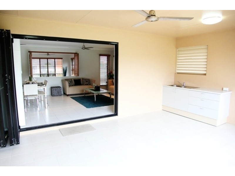 3 Franklin Drive, Mount Louisa QLD 4814