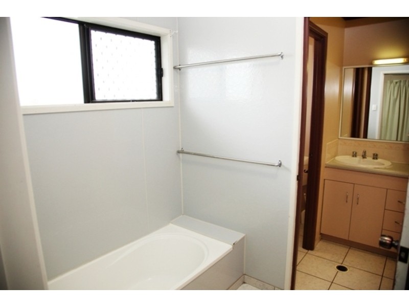 23 Amber Avenue, Rasmussen QLD 4815