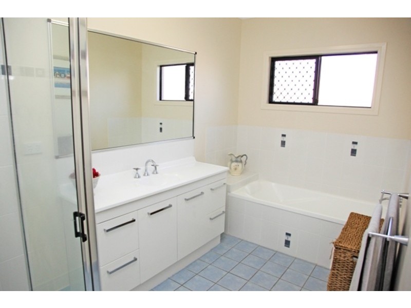 17 Trembath Crescent, Kirwan QLD 4817