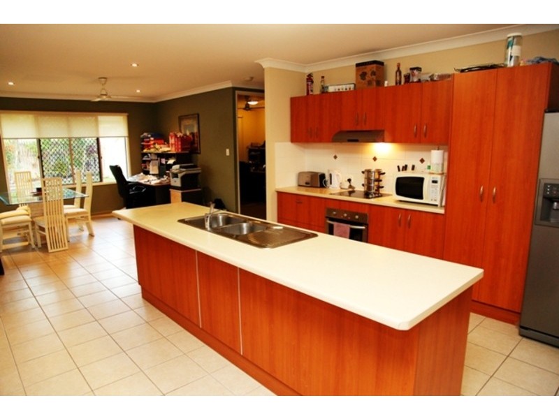 10 Greentree Circuit, Bushland Beach QLD 4818