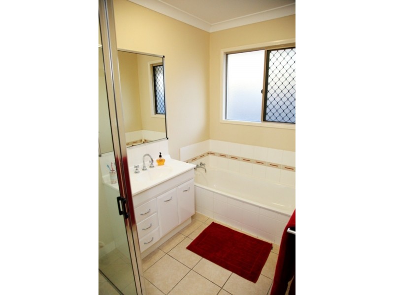 10 Greentree Circuit, Bushland Beach QLD 4818
