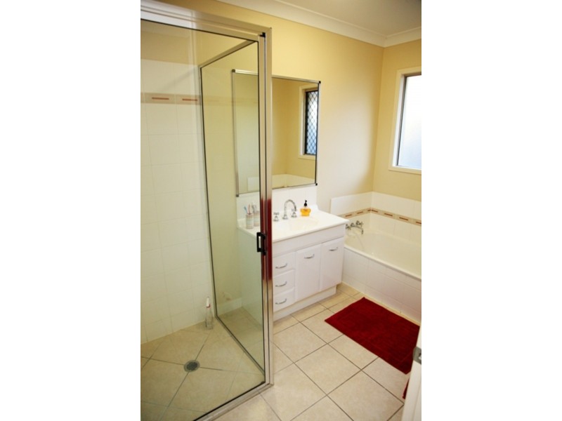 10 Greentree Circuit, Bushland Beach QLD 4818