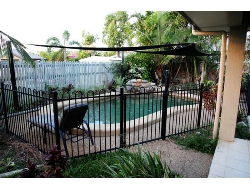 10 Greentree Circuit, Bushland Beach QLD 4818