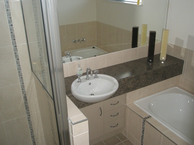 8 Beaconsfield Avenue, Kirwan QLD 4817