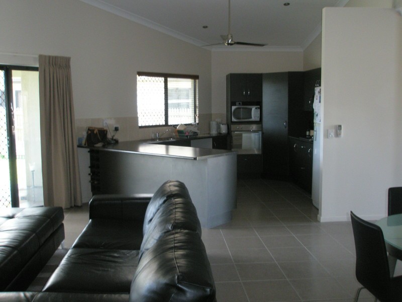 8 Beaconsfield Avenue, Kirwan QLD 4817