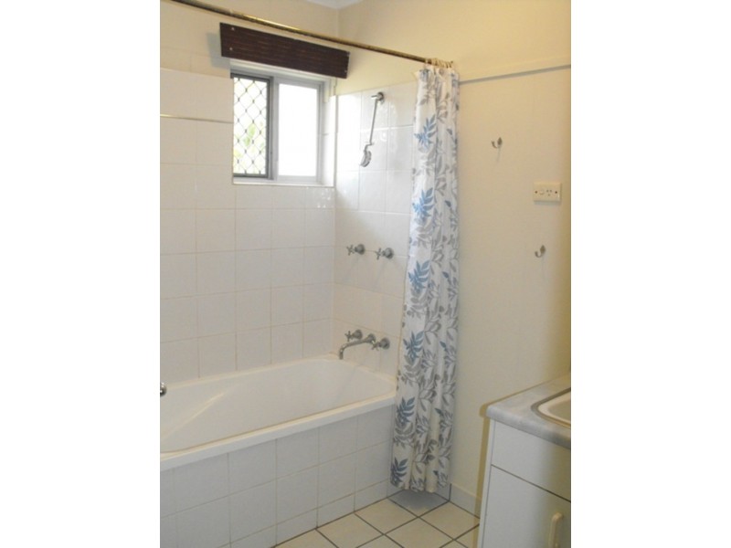 8 Gill Street, Kirwan QLD 4817