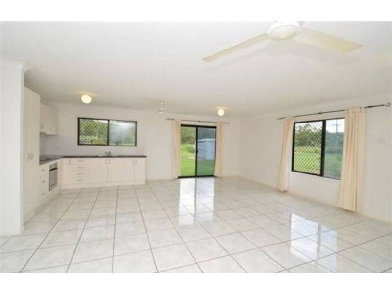 224 Valley Drive, Oak Valley QLD 4811