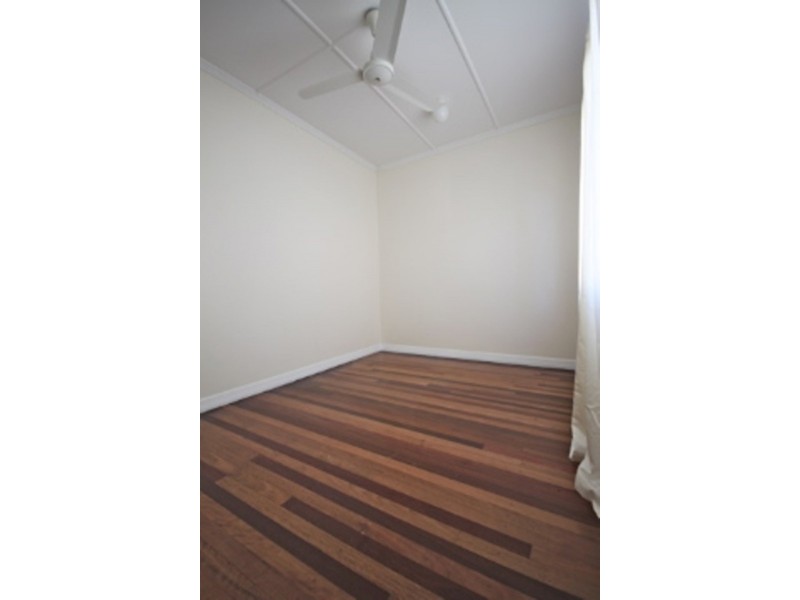 17 Surrey Street, Hyde Park QLD 4812