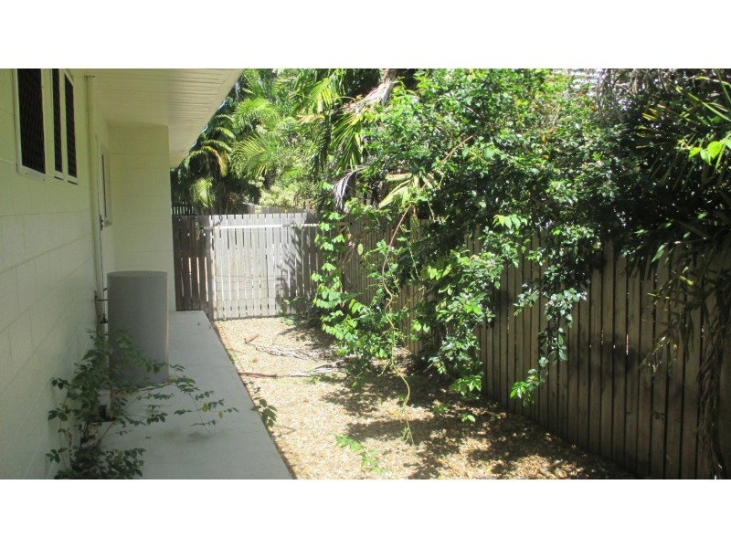 2/39 Armstrong Street, Hermit Park QLD 4812