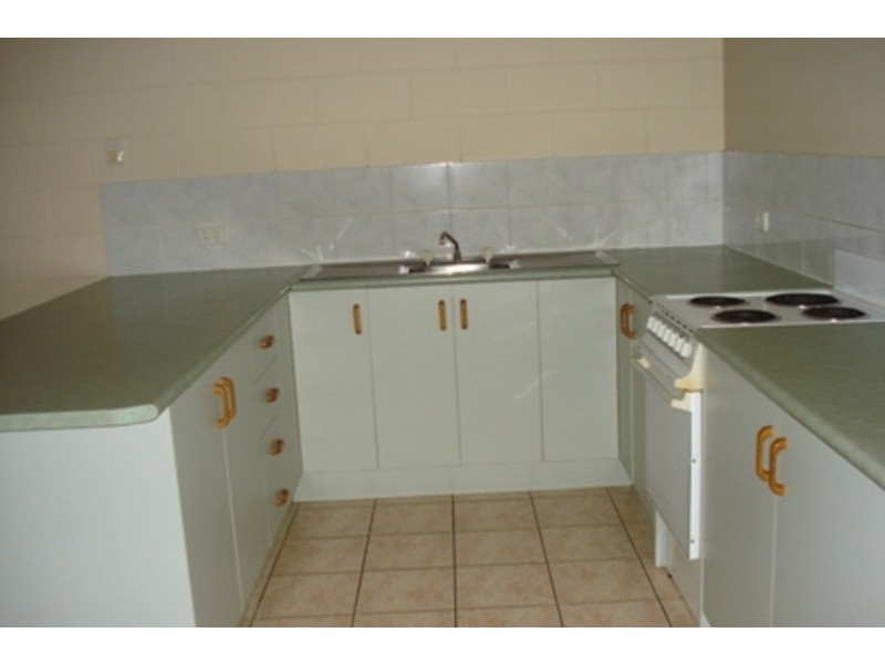 13/14 Nix Street, West End QLD 4810