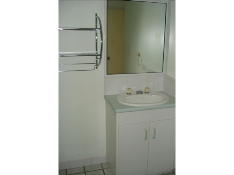 13/14 Nix Street, West End QLD 4810