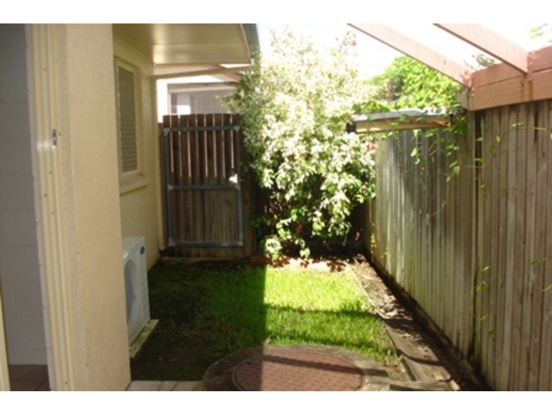 13/14 Nix Street, West End QLD 4810