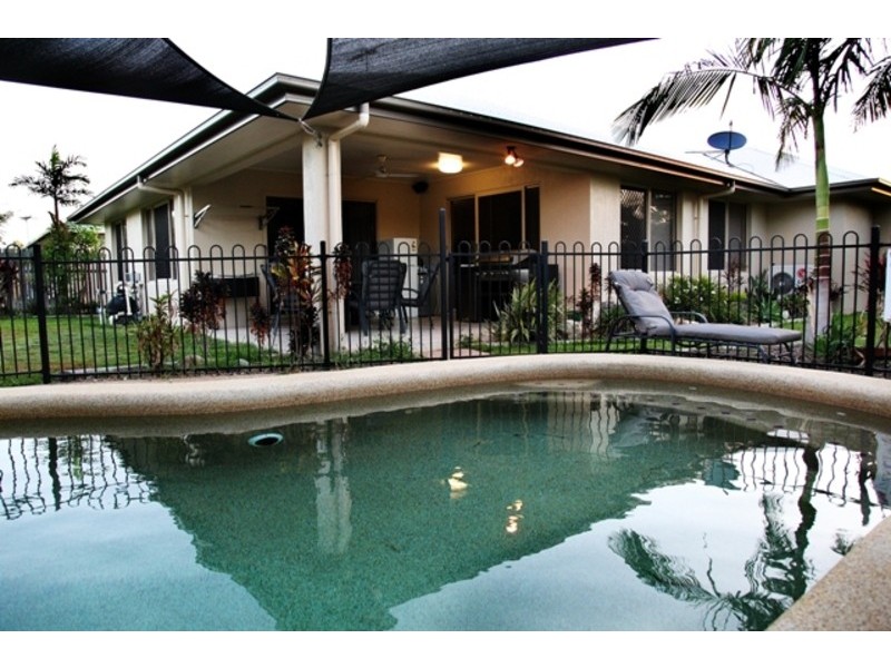 10 Greentree Circuit, Bushland Beach QLD 4818