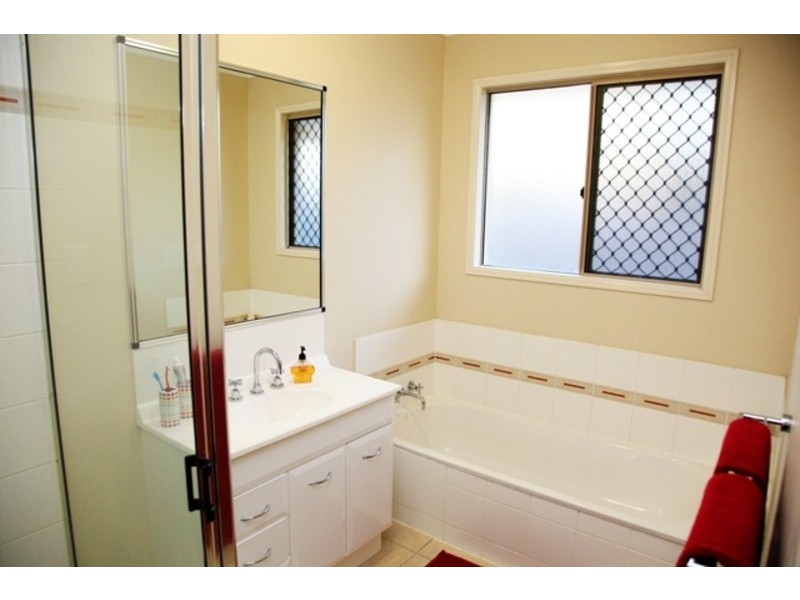 10 Greentree Circuit, Bushland Beach QLD 4818