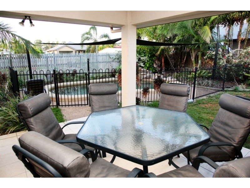 10 Greentree Circuit, Bushland Beach QLD 4818