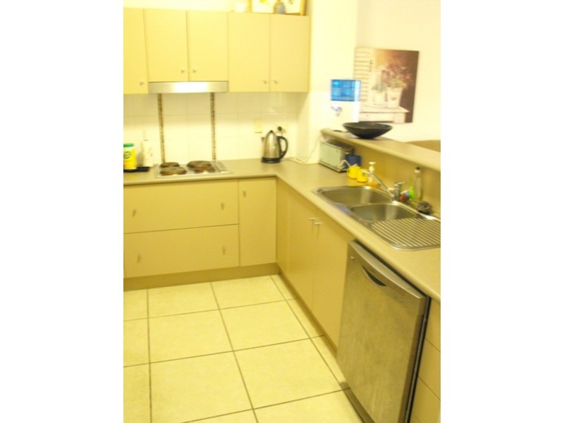 7/12-14 Martinez Avenue, West End QLD 4810