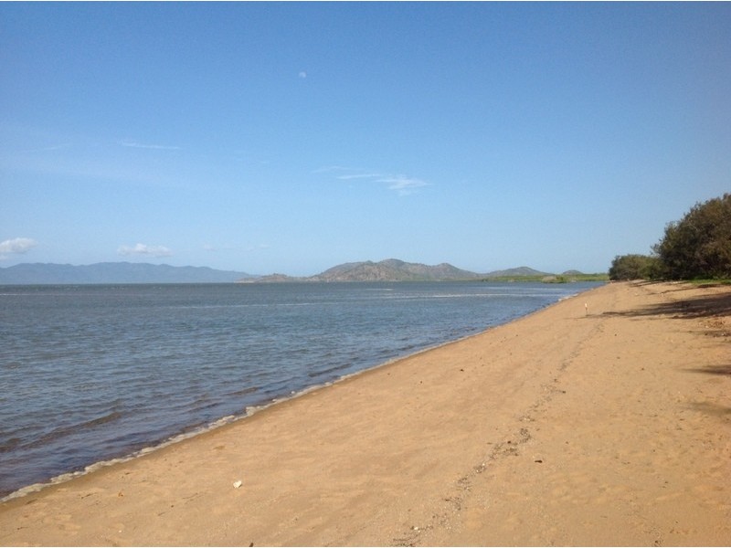 54 Livistonia Close, Bushland Beach QLD 4818