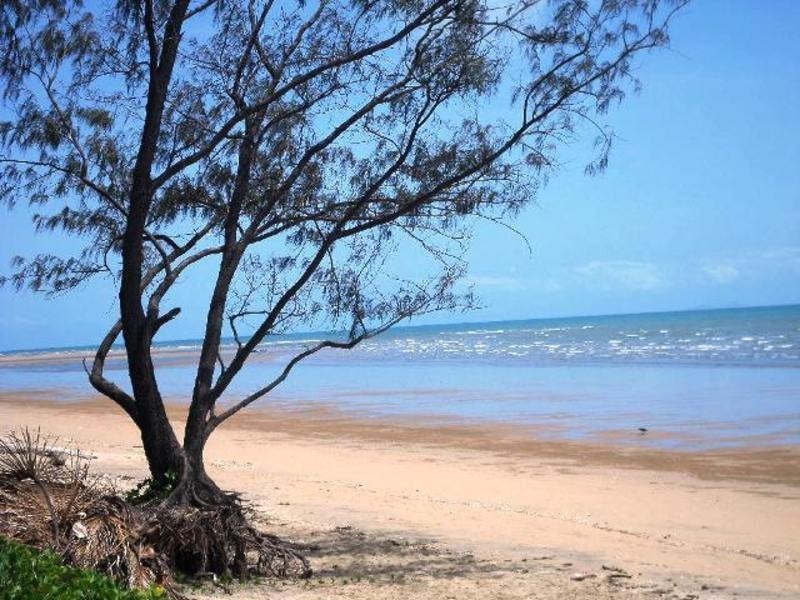 6 Cay Street, Saunders Beach QLD 4818