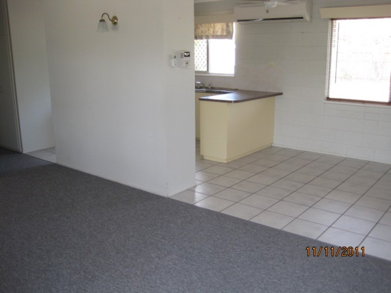 8 Gill Street, Kirwan QLD 4817