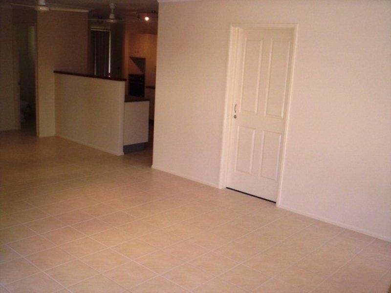 9/10 Renecol Avenue, Rasmussen QLD 4815