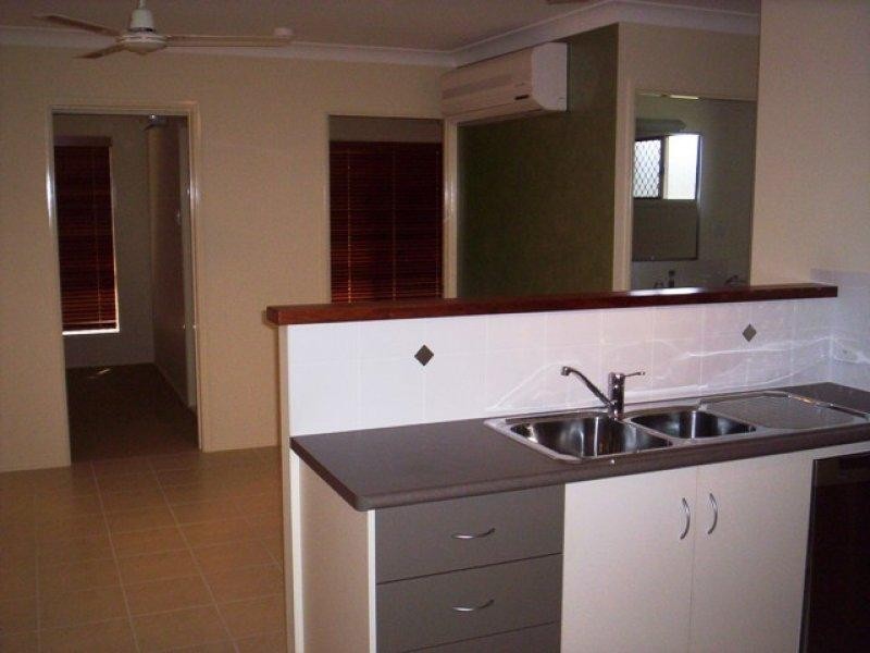 9/10 Renecol Avenue, Rasmussen QLD 4815