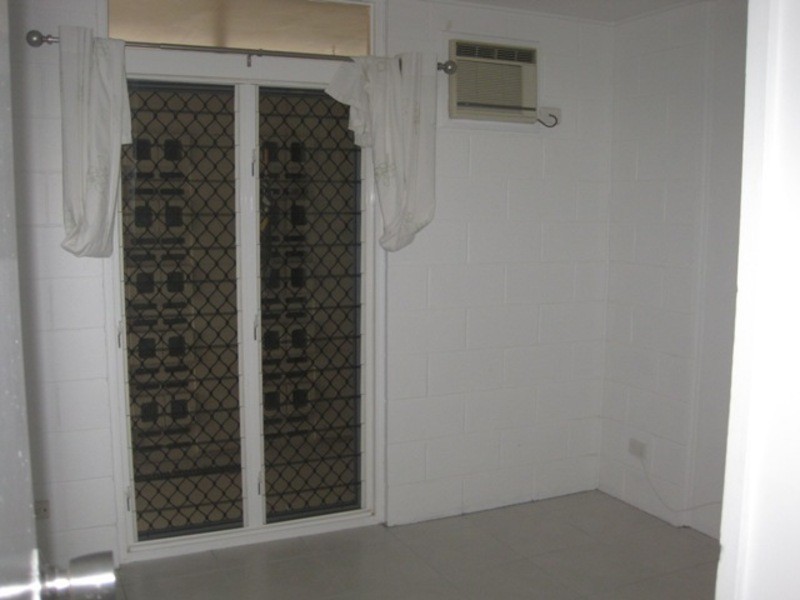 8 Sallows Street, Pallarenda QLD 4810