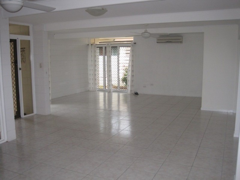 8 Sallows Street, Pallarenda QLD 4810