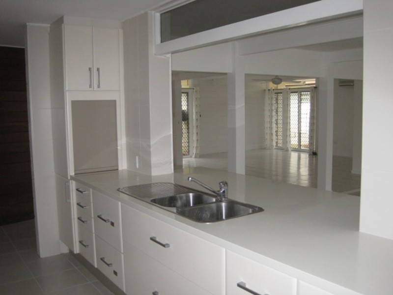 8 Sallows Street, Pallarenda QLD 4810