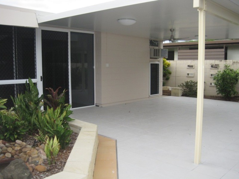 8 Sallows Street, Pallarenda QLD 4810