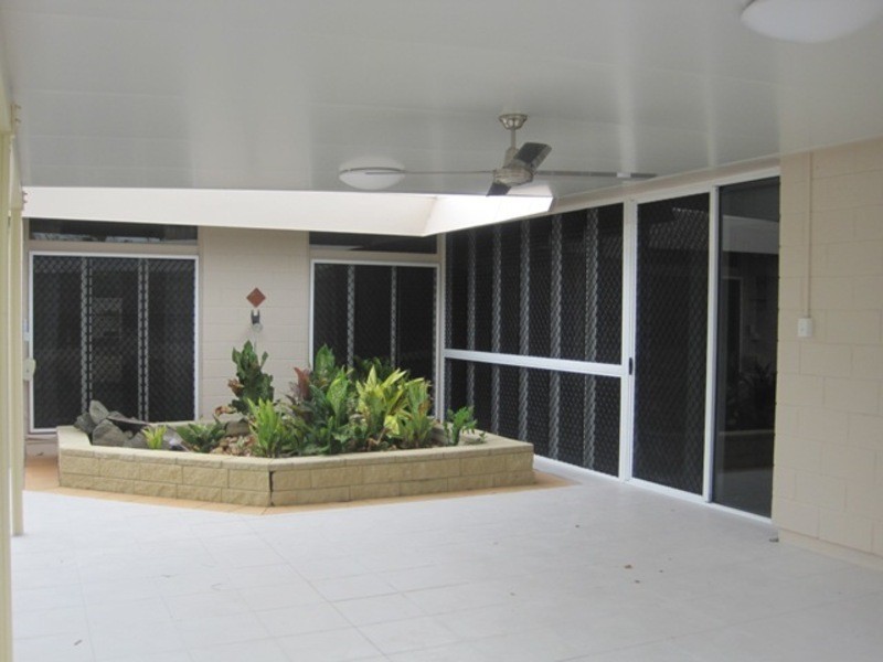 8 Sallows Street, Pallarenda QLD 4810