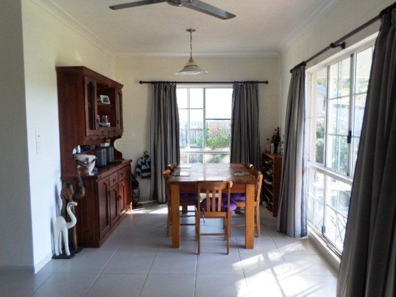 2 Weir Court, Bushland Beach QLD 4818