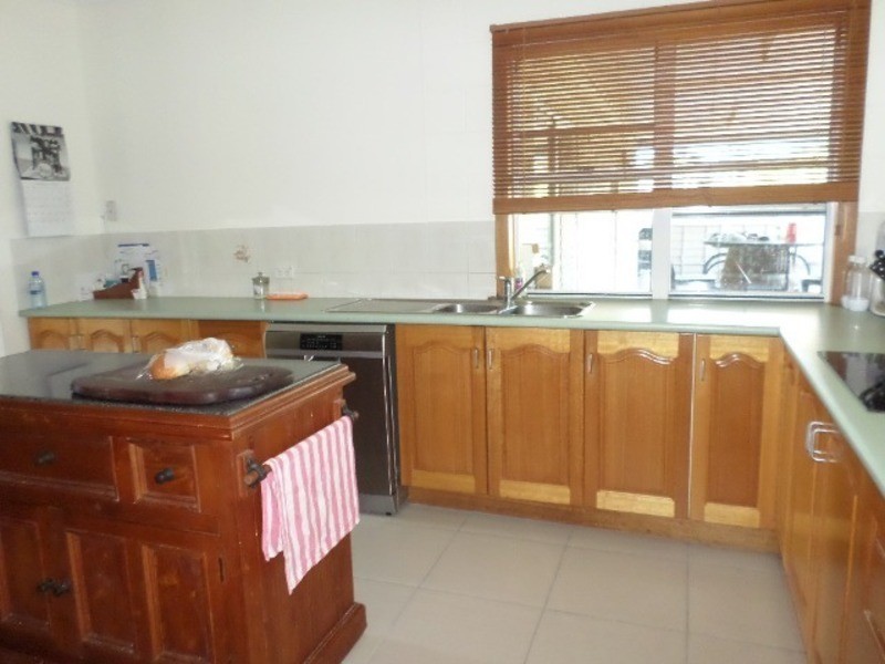 2 Weir Court, Bushland Beach QLD 4818