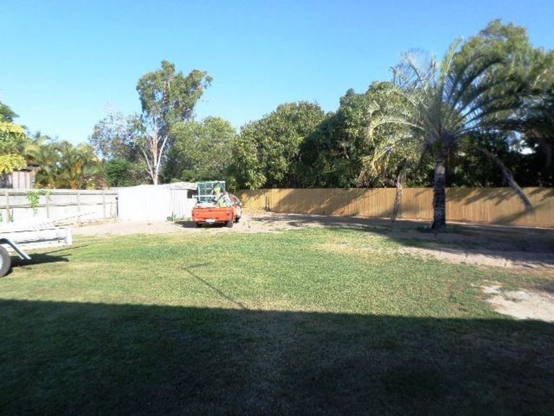 2 Weir Court, Bushland Beach QLD 4818