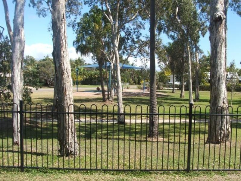 9 Marita Court, Bushland Beach QLD 4818