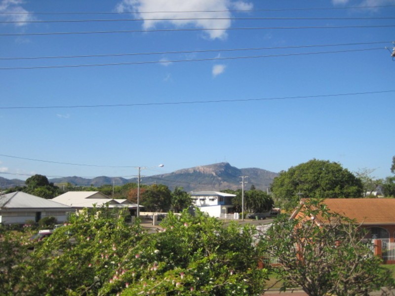 2/14 Hirst Street, Hermit Park QLD 4812