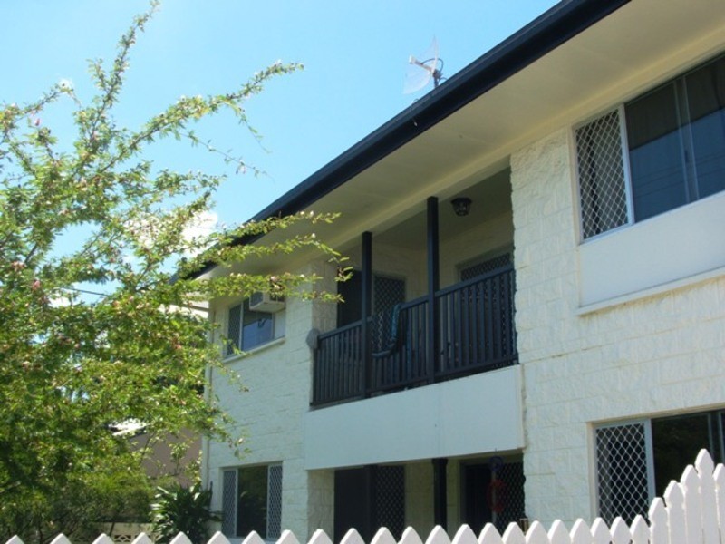 2/14 Hirst Street, Hermit Park QLD 4812