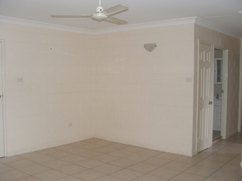 2/14 Hirst Street, Hermit Park QLD 4812