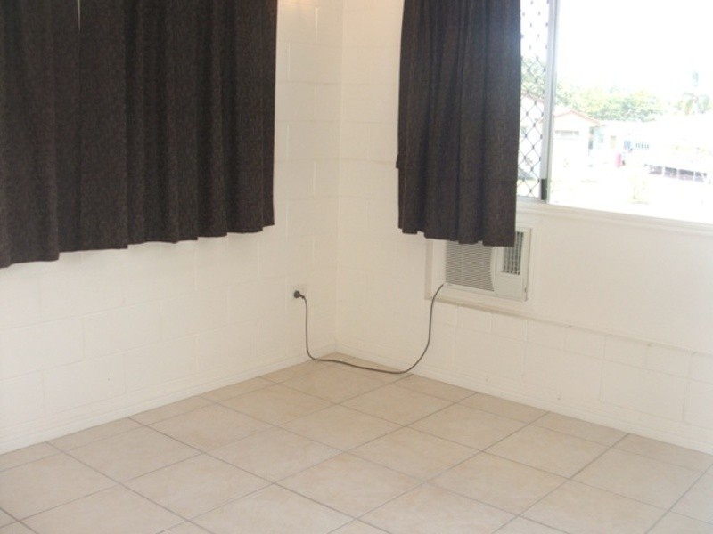 2/14 Hirst Street, Hermit Park QLD 4812