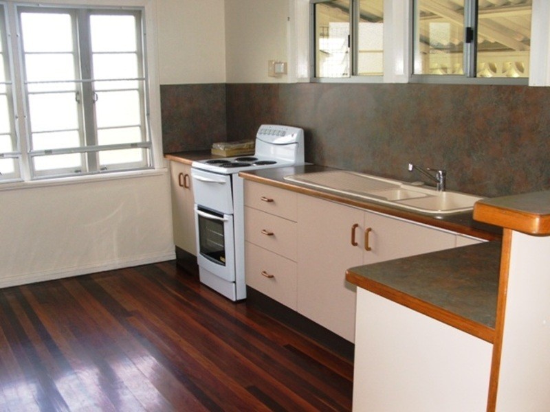 12 Barron Street, West End QLD 4810