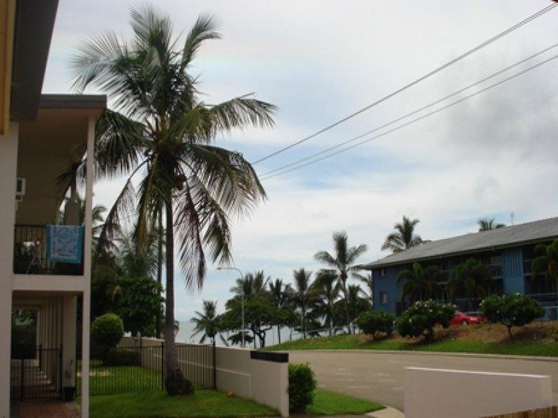 1/4 Mckinley Street, North Ward QLD 4810