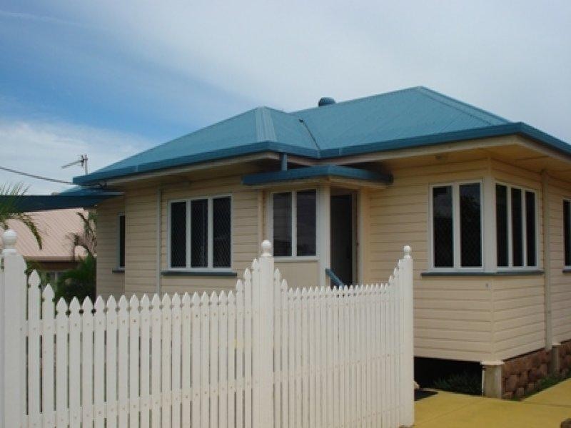 1/4 Mckinley Street, North Ward QLD 4810