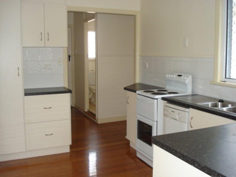 1/4 Mckinley Street, North Ward QLD 4810