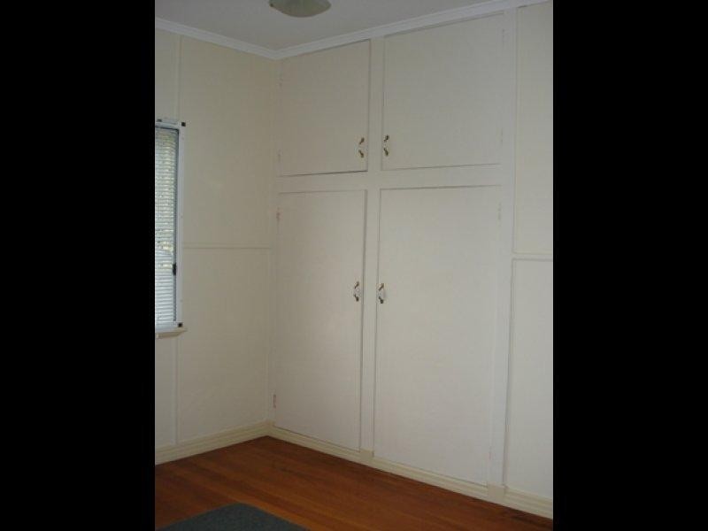 1/4 Mckinley Street, North Ward QLD 4810