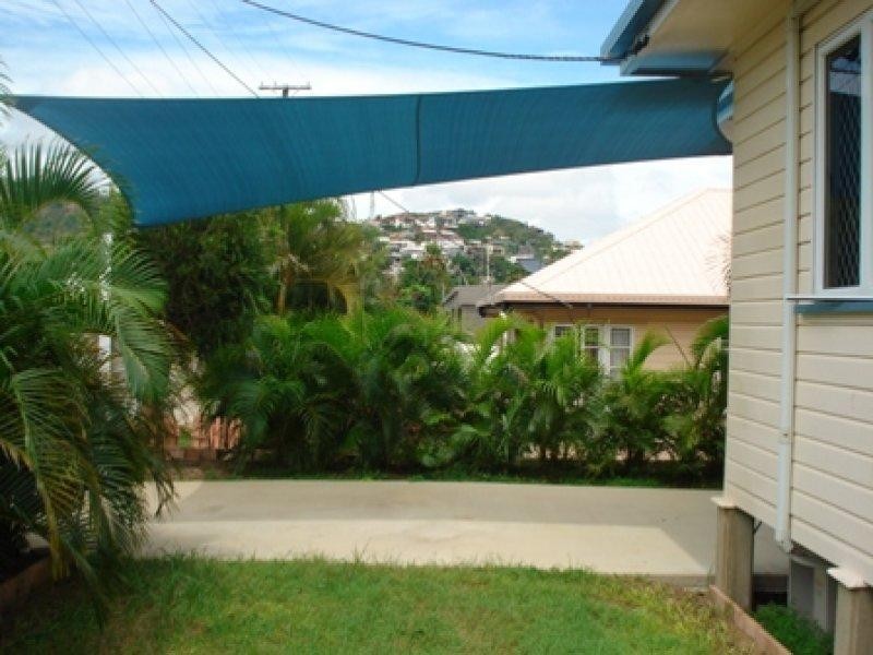 1/4 Mckinley Street, North Ward QLD 4810