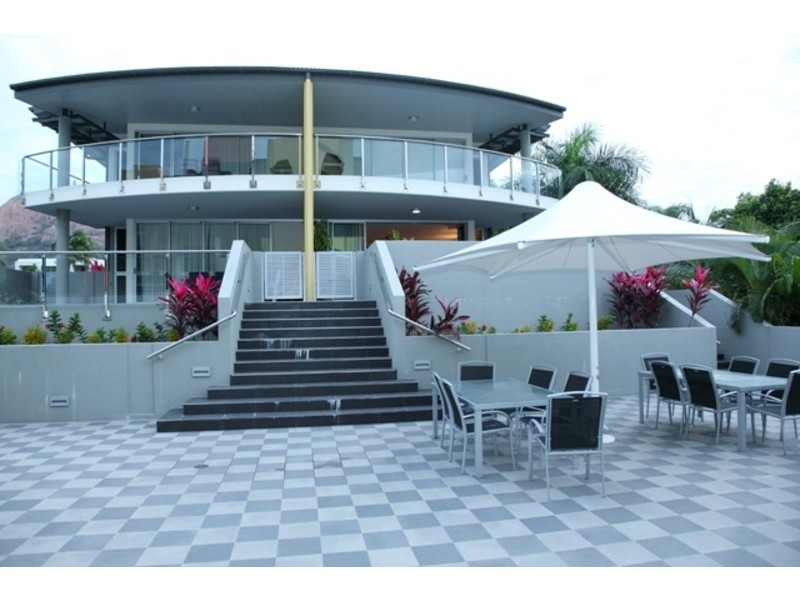 2/96-98 Mitchell Street, North Ward QLD 4810