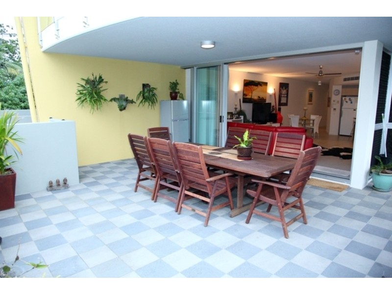 2/96-98 Mitchell Street, North Ward QLD 4810