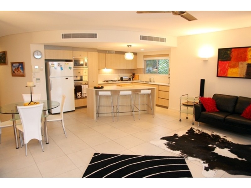 2/96-98 Mitchell Street, North Ward QLD 4810