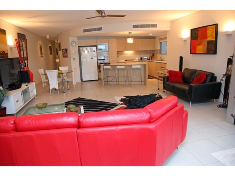 2/96-98 Mitchell Street, North Ward QLD 4810